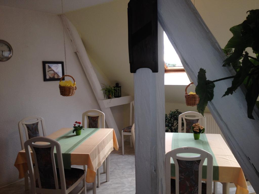 Pension & Sauna Am Lorenz Calbe Exteriör bild