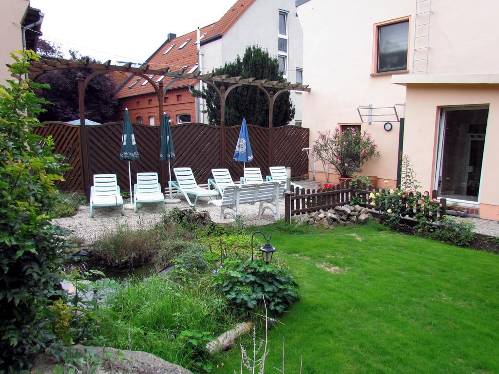 Pension & Sauna Am Lorenz Calbe Exteriör bild