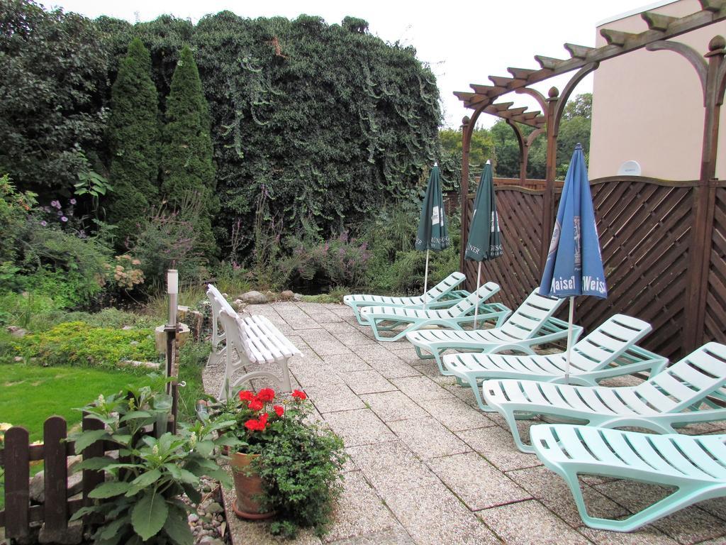 Pension & Sauna Am Lorenz Calbe Exteriör bild